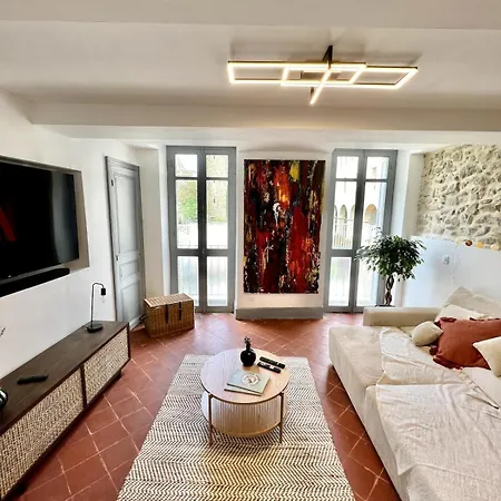 Апартаменти The62 *