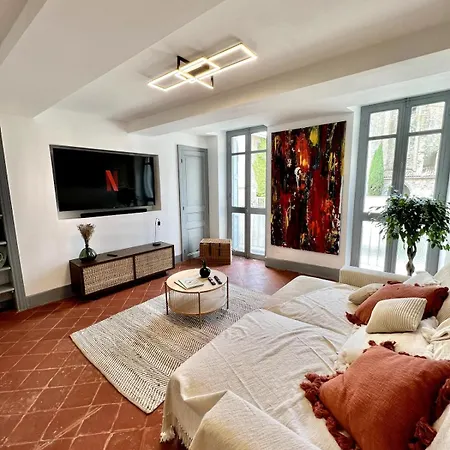 The62 Апартаменти